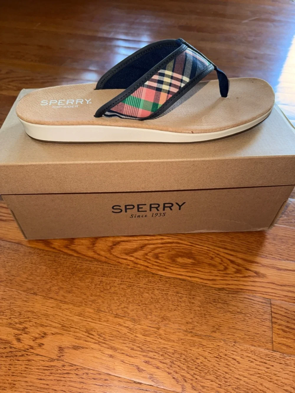 Sperry Men’s Plaid Strap Flip Flops in Tan, Navy, Green, Pink - Picture 5 of 6